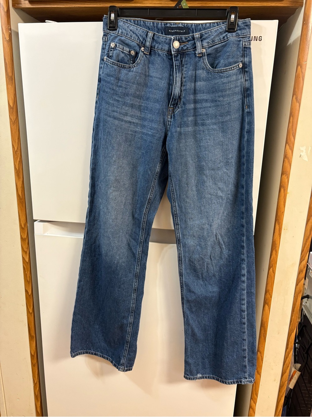 Aeropostale women’s high Rise wide leg Jeans in Medium Blue Wash